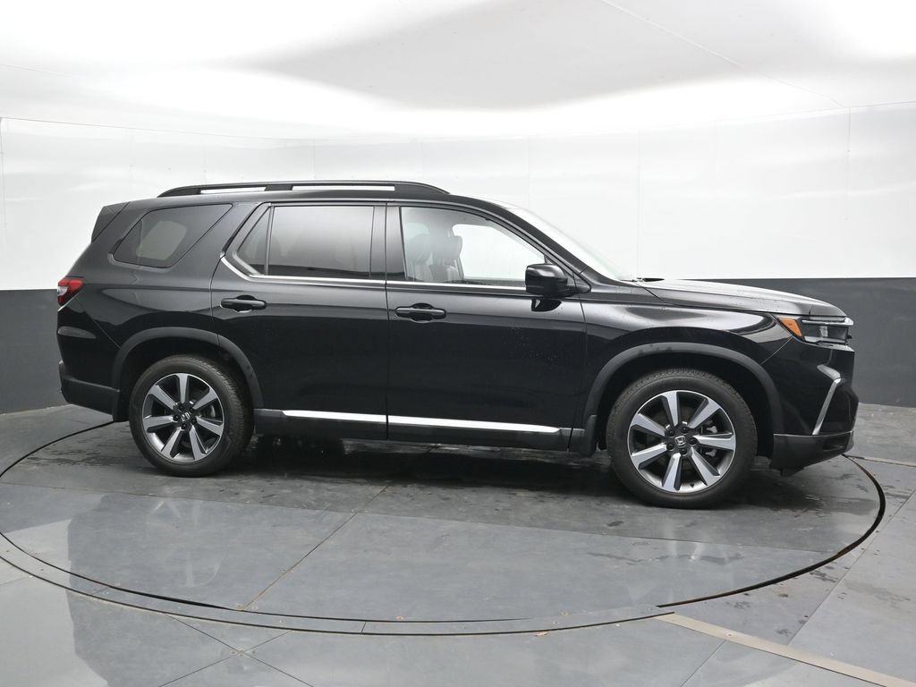 Used 2025 Honda Pilot Elite image 3