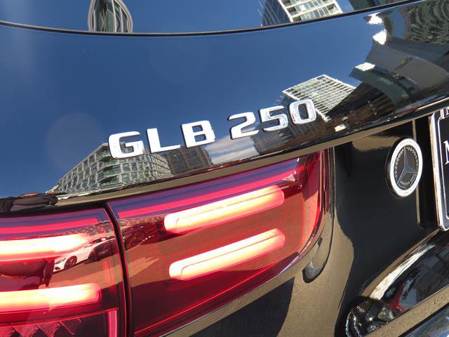 Used 2025 Mercedes-Benz GLB 250 4MATIC image 27