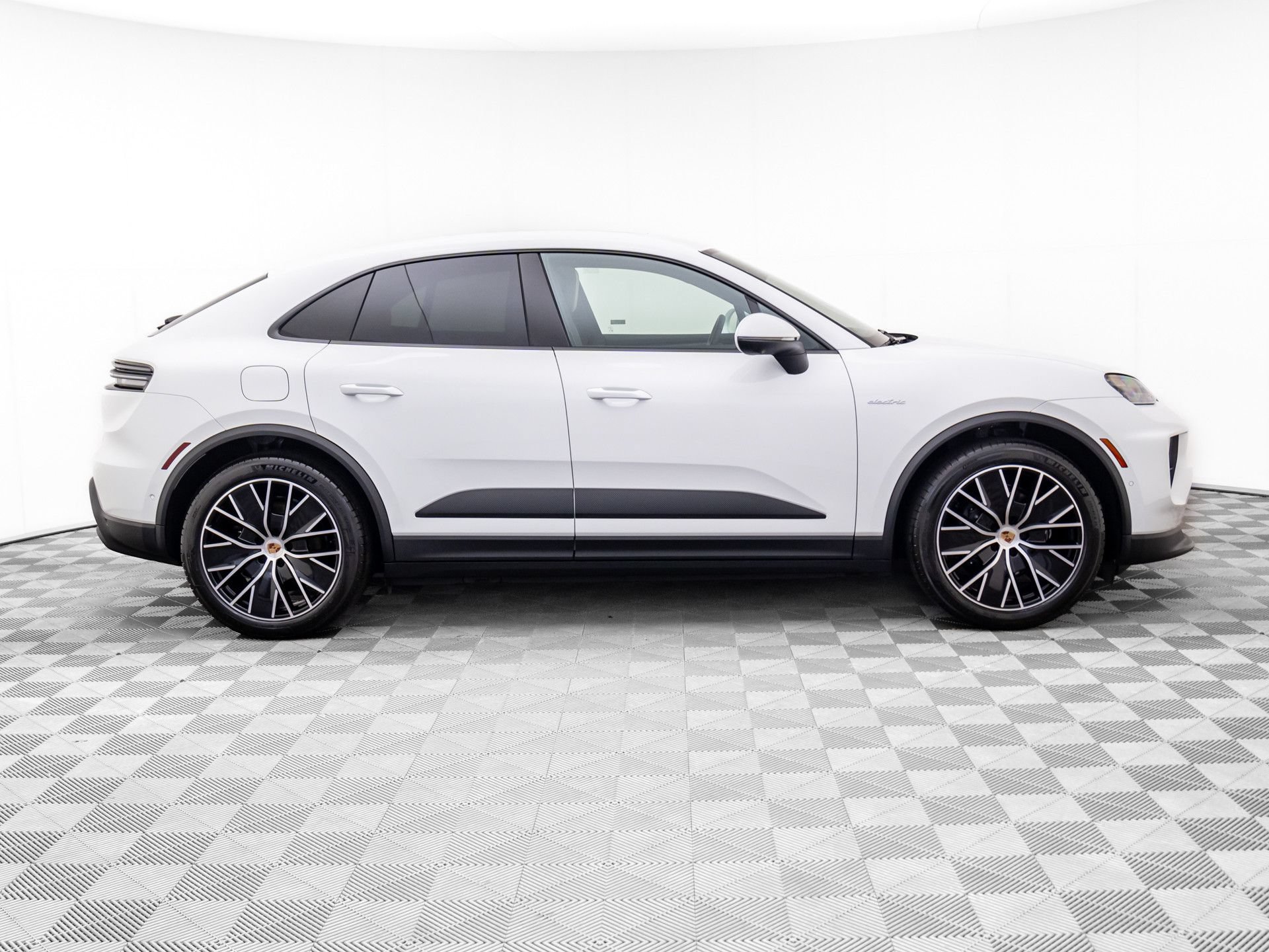 New 2026 Porsche Macan 4 Electric AWD/4WD image 7