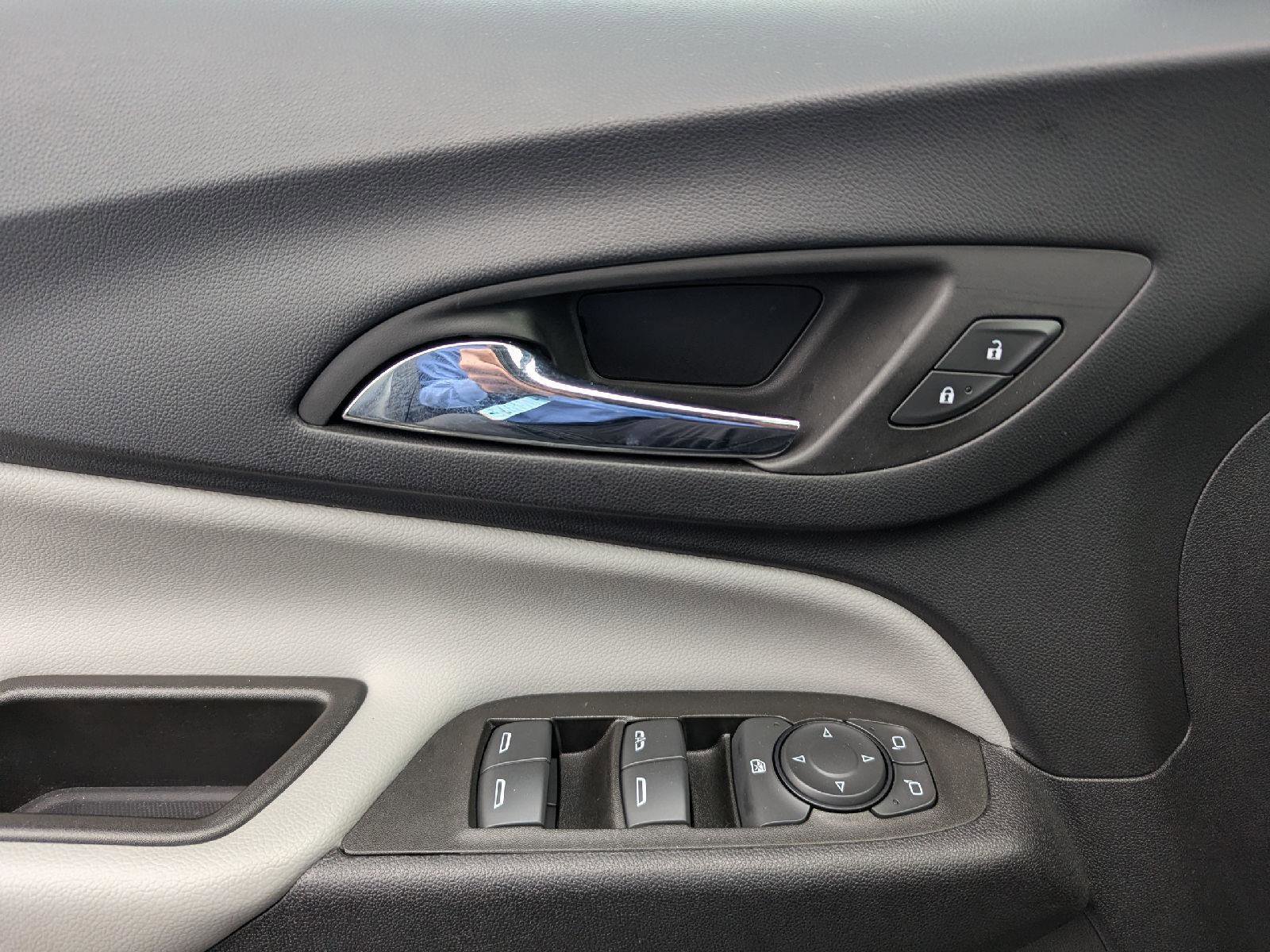 Used 2023 Chevrolet Equinox LS w/ LS Convenience Package image 21