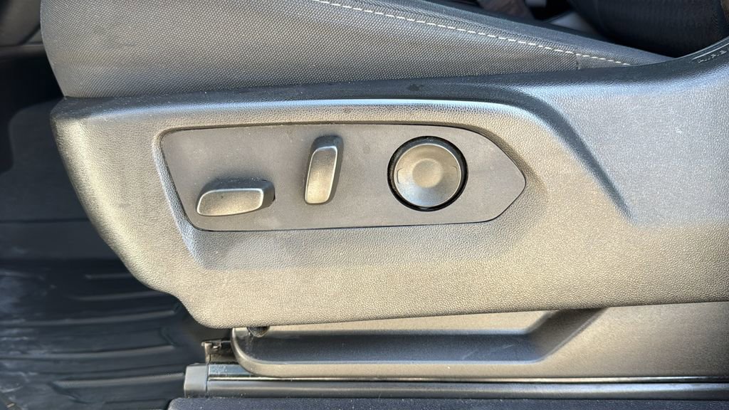 Used 2024 Chevrolet Silverado 2500 Custom w/ Custom Value Package image 11