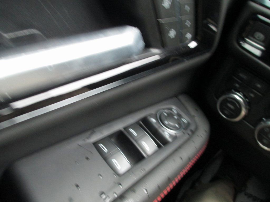 Used 2025 GMC Yukon AT4 Ultimate image 33