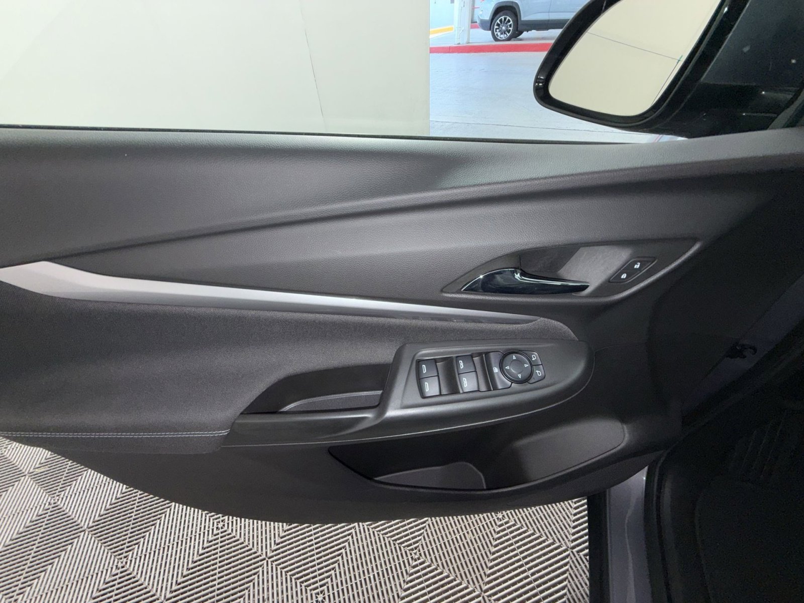 Used 2023 Chevrolet Bolt EUV LT FWD image 15