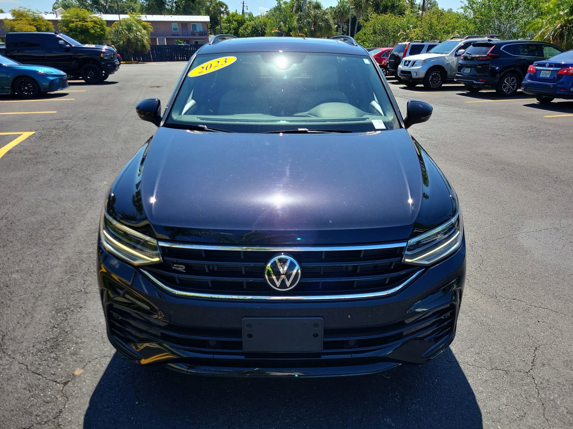 Used 2023 Volkswagen Tiguan SE R-Line AWD/4WD image 4