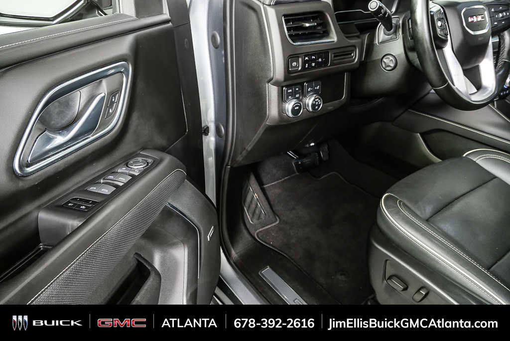 Used 2023 GMC Yukon XL SLT w/ SLT Premium Package image 8