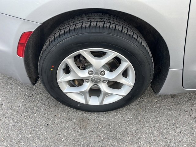 Used 2020 Chrysler Pacifica Limited image 20