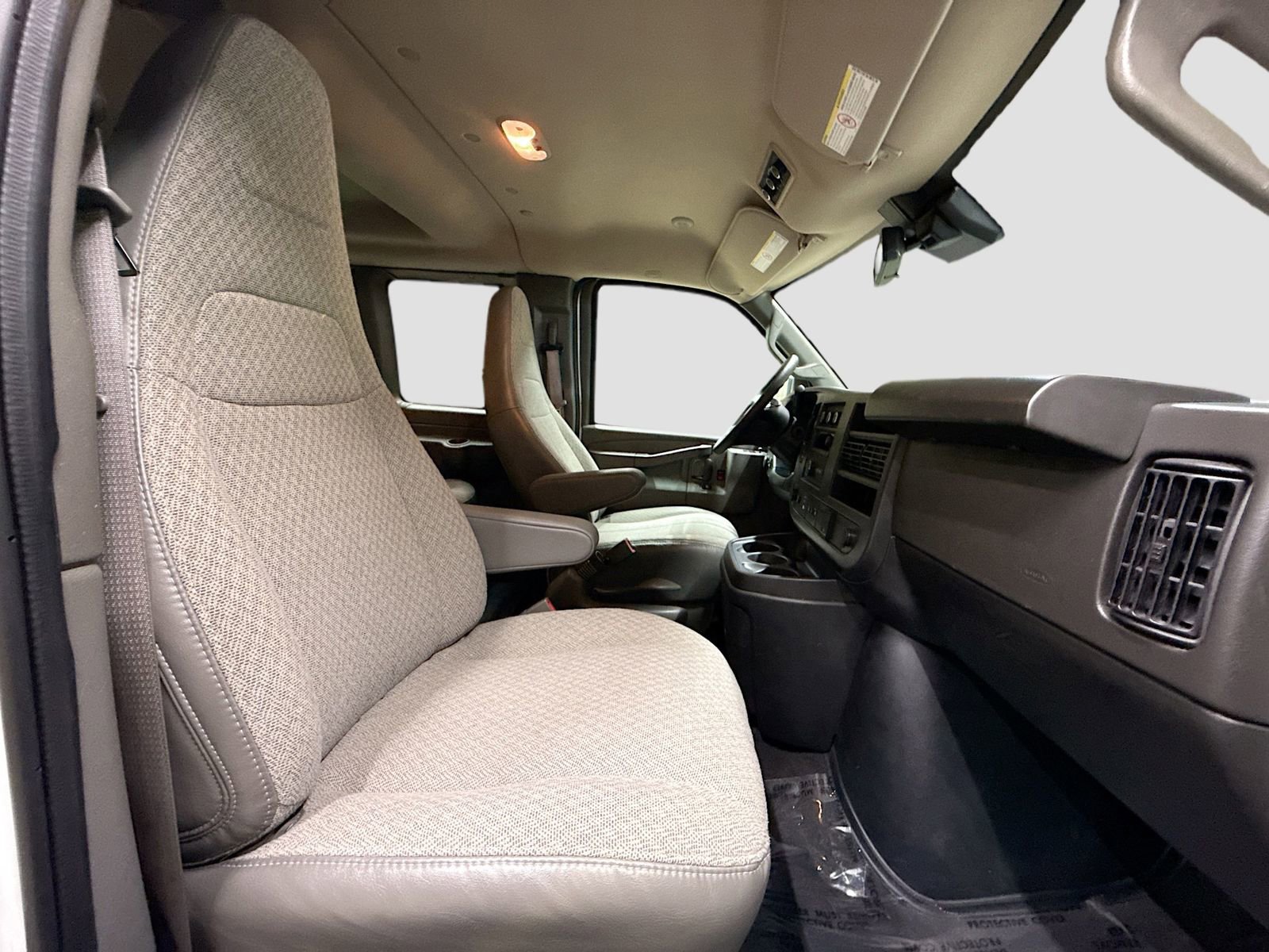 Used 2025 Chevrolet Express 3500 LT w/ LT Preferred Equipment Group RWD image 28