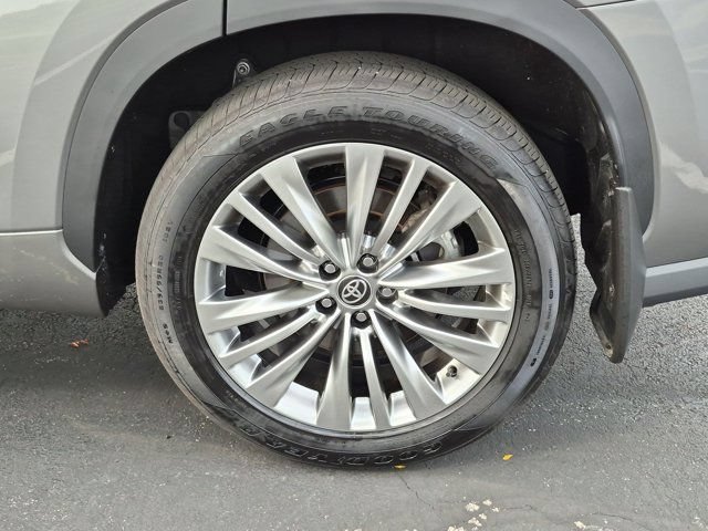 Certified 2026 Toyota Highlander Platinum AWD/4WD image 8