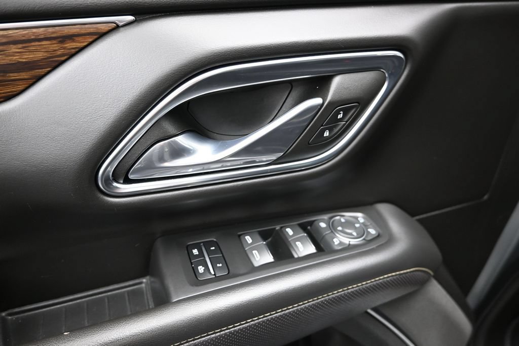 Used 2023 Chevrolet Suburban Premier AWD/4WD image 19