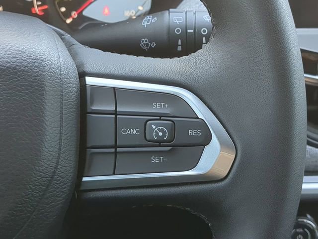 Used 2024 Jeep Compass Latitude image 29
