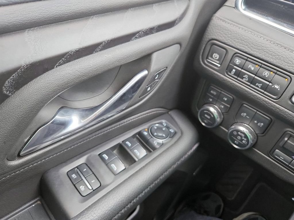 Used 2024 GMC Yukon XL Denali w/ Advanced Technology Package AWD/4WD image 21