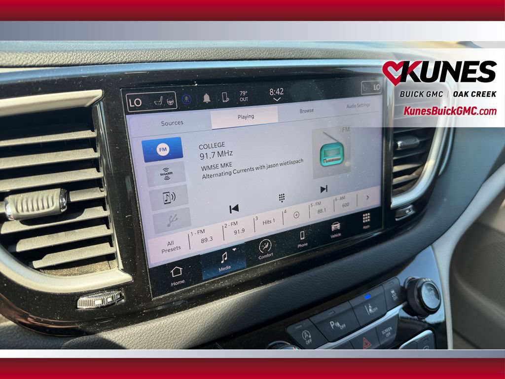 Used 2023 Chrysler Pacifica Touring-L FWD image 22