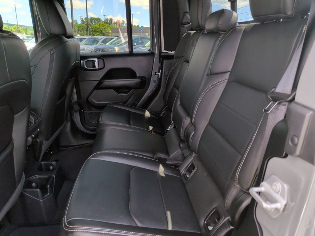Used 2022 Jeep Gladiator Overland w/ Popular Equipment Package AWD/4WD image 6