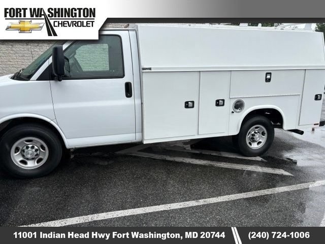 Used 2019 Chevrolet Express 3500 w/ Power Convenience Package RWD image 2