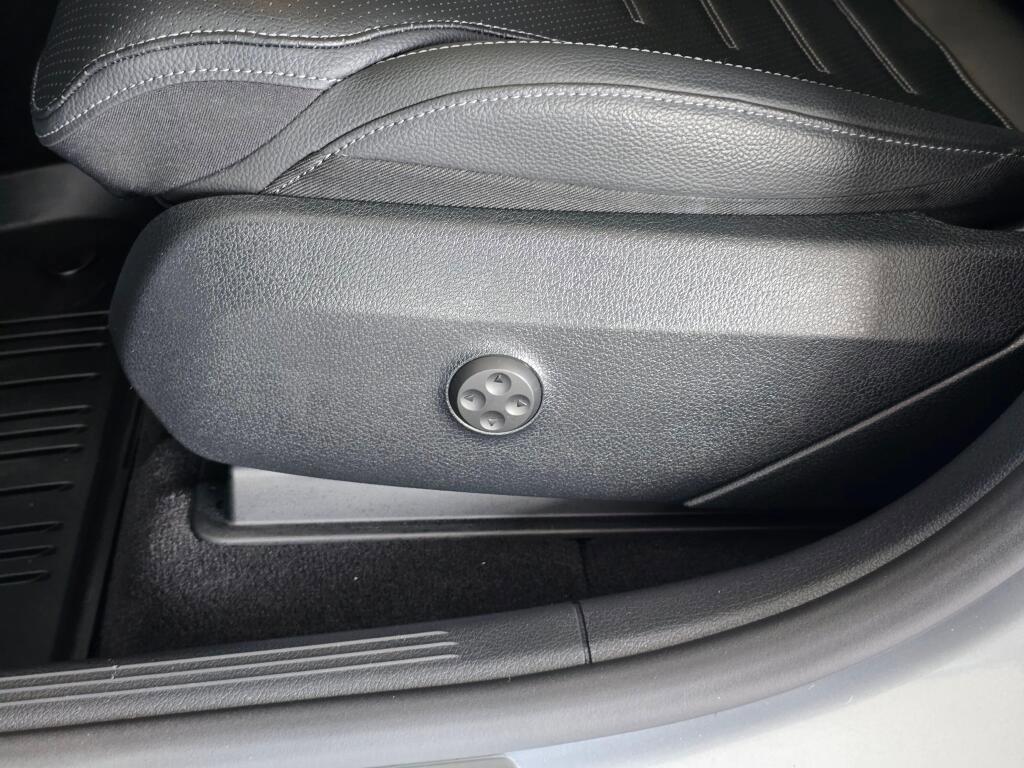 Used 2024 Mercedes-Benz GLC 300 4MATIC image 26