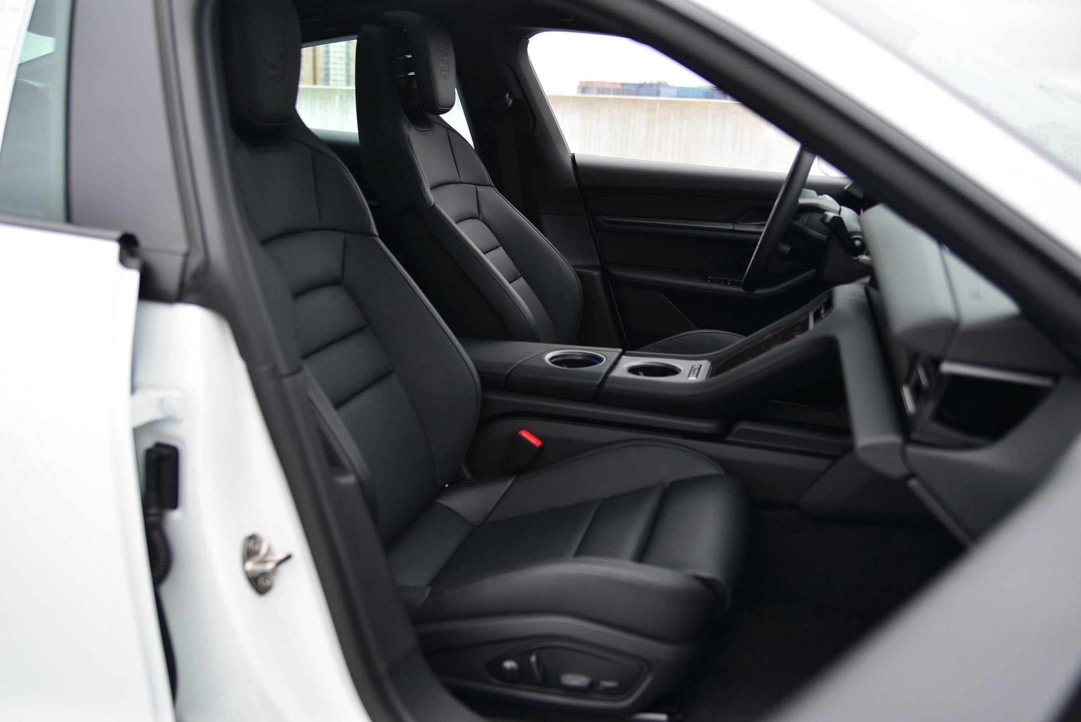 Used 2025 Porsche Taycan image 19