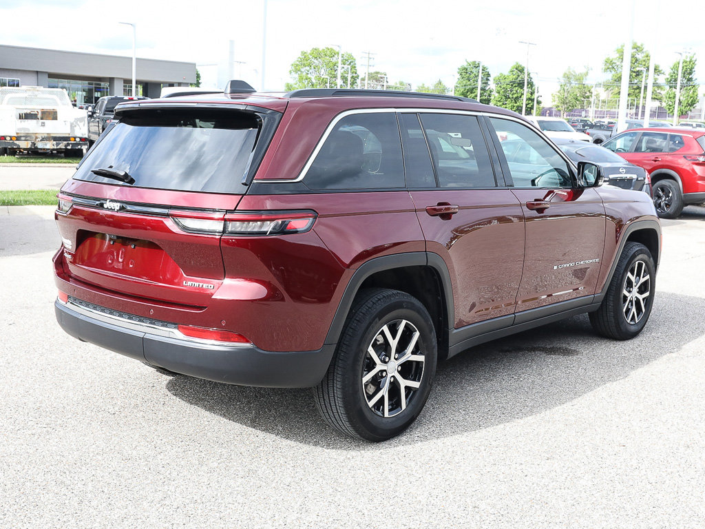 Used 2025 Jeep Grand Cherokee Limited w/ Trailer Tow Package AWD/4WD image 6