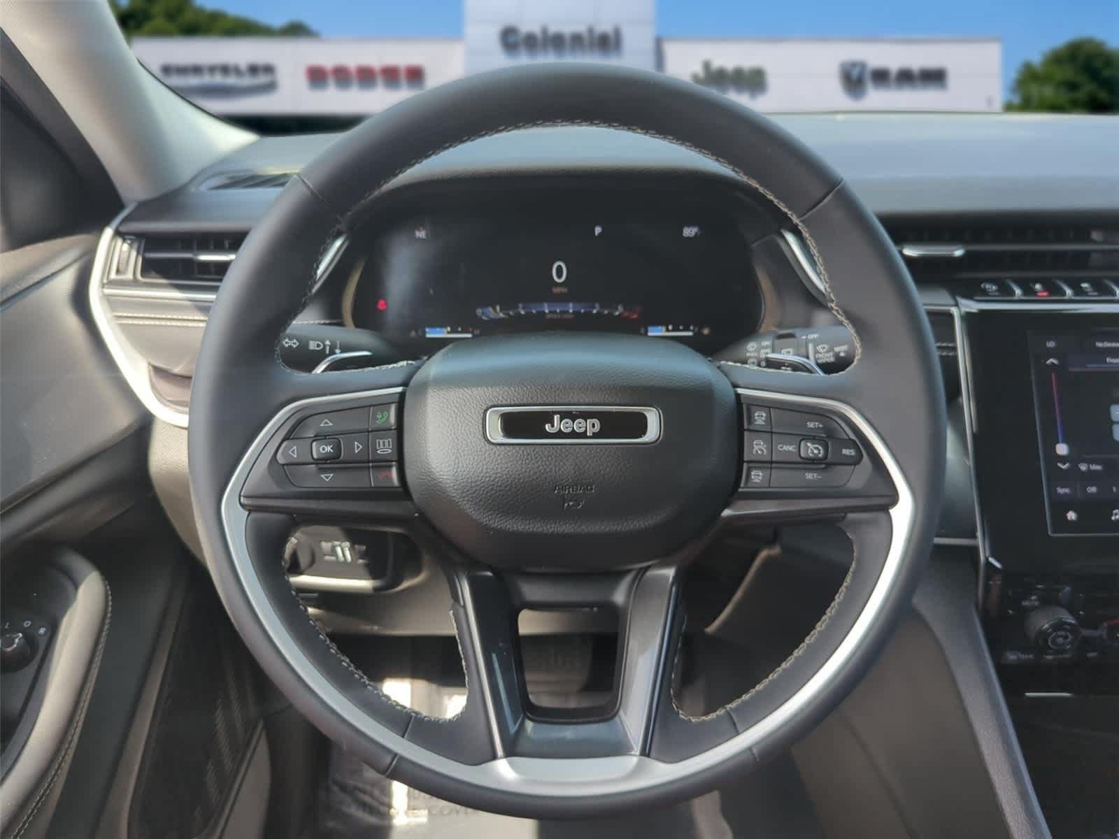 Used 2023 Jeep Grand Cherokee L Laredo AWD/4WD image 12