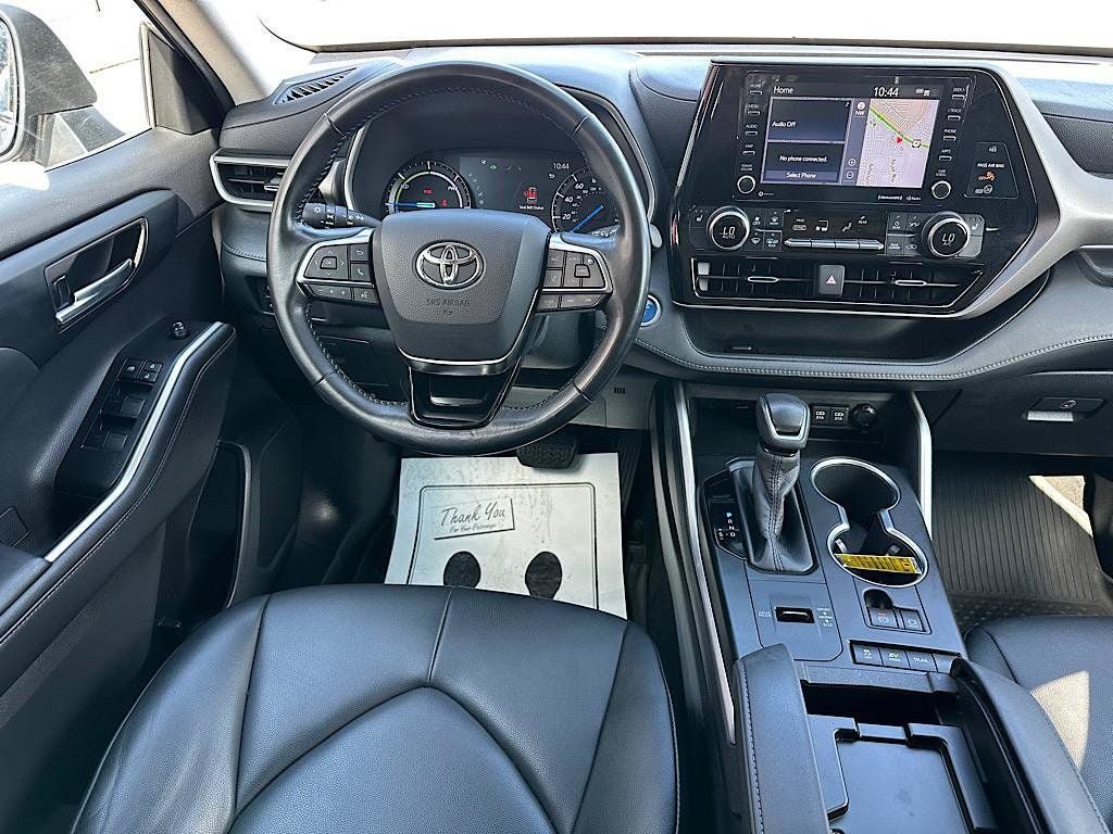 Certified 2020 Toyota Highlander XLE AWD/4WD image 18