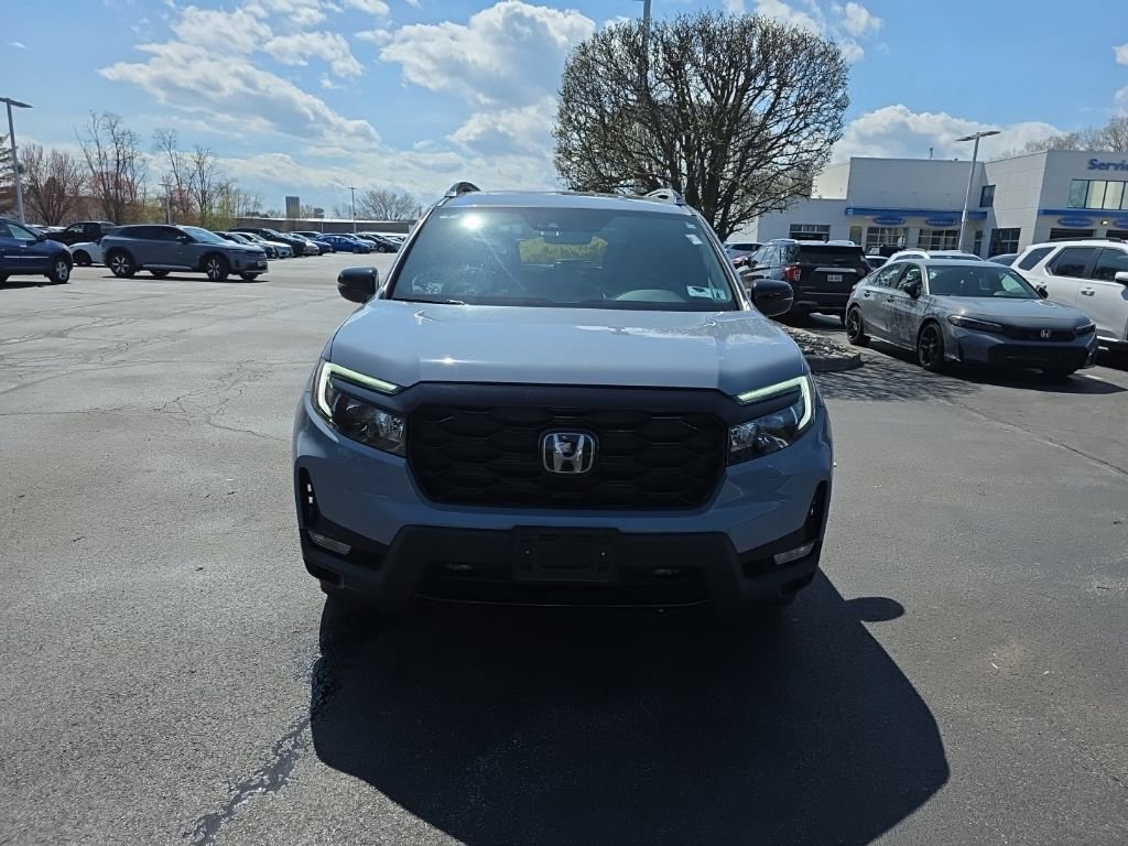 Used 2023 Honda Passport Elite image 2