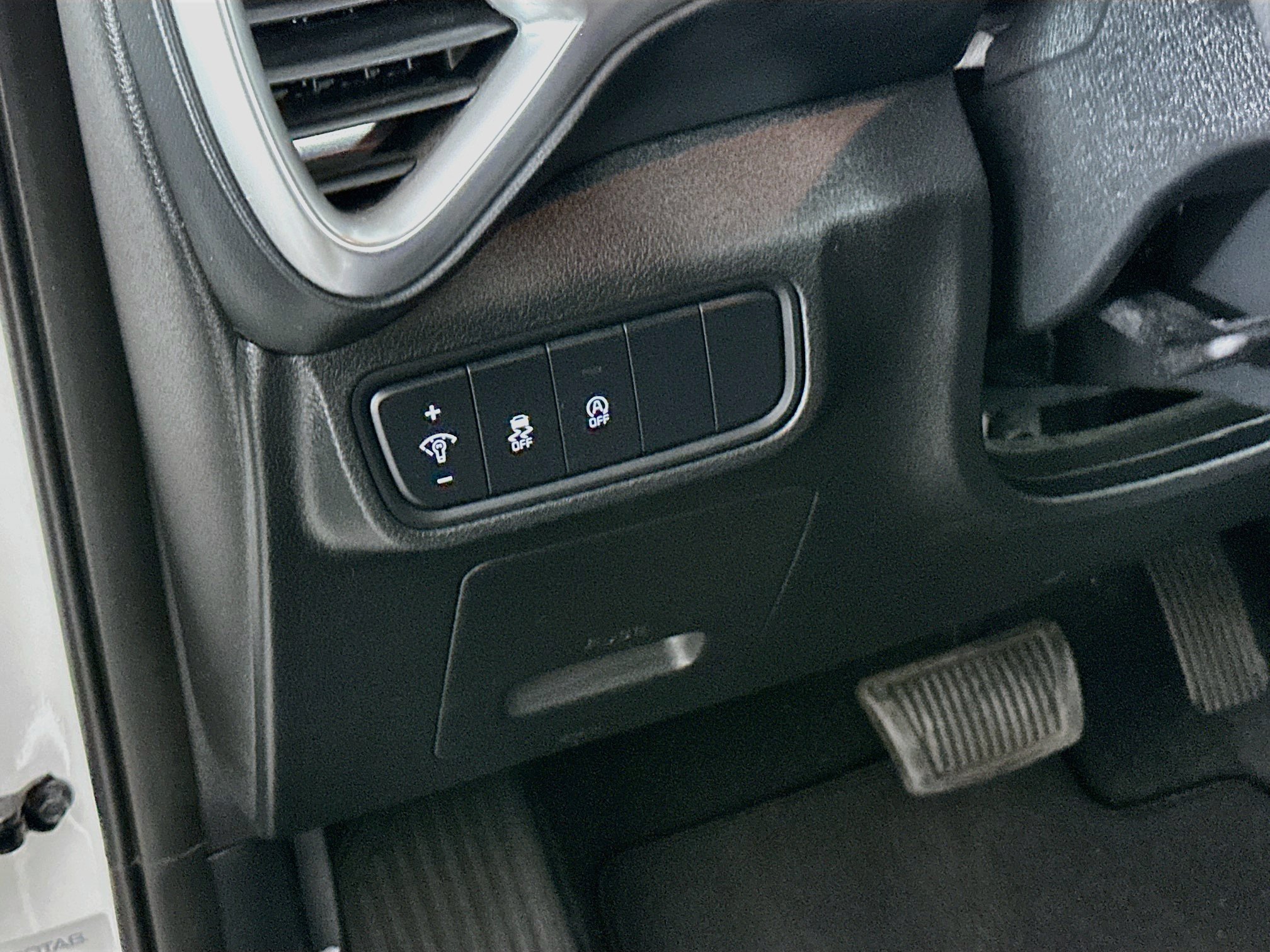 Used 2025 Kia Soul LX w/ LX Technology Package FWD image 17