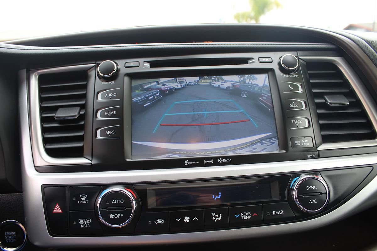 Used 2018 Toyota Highlander XLE AWD/4WD image 31