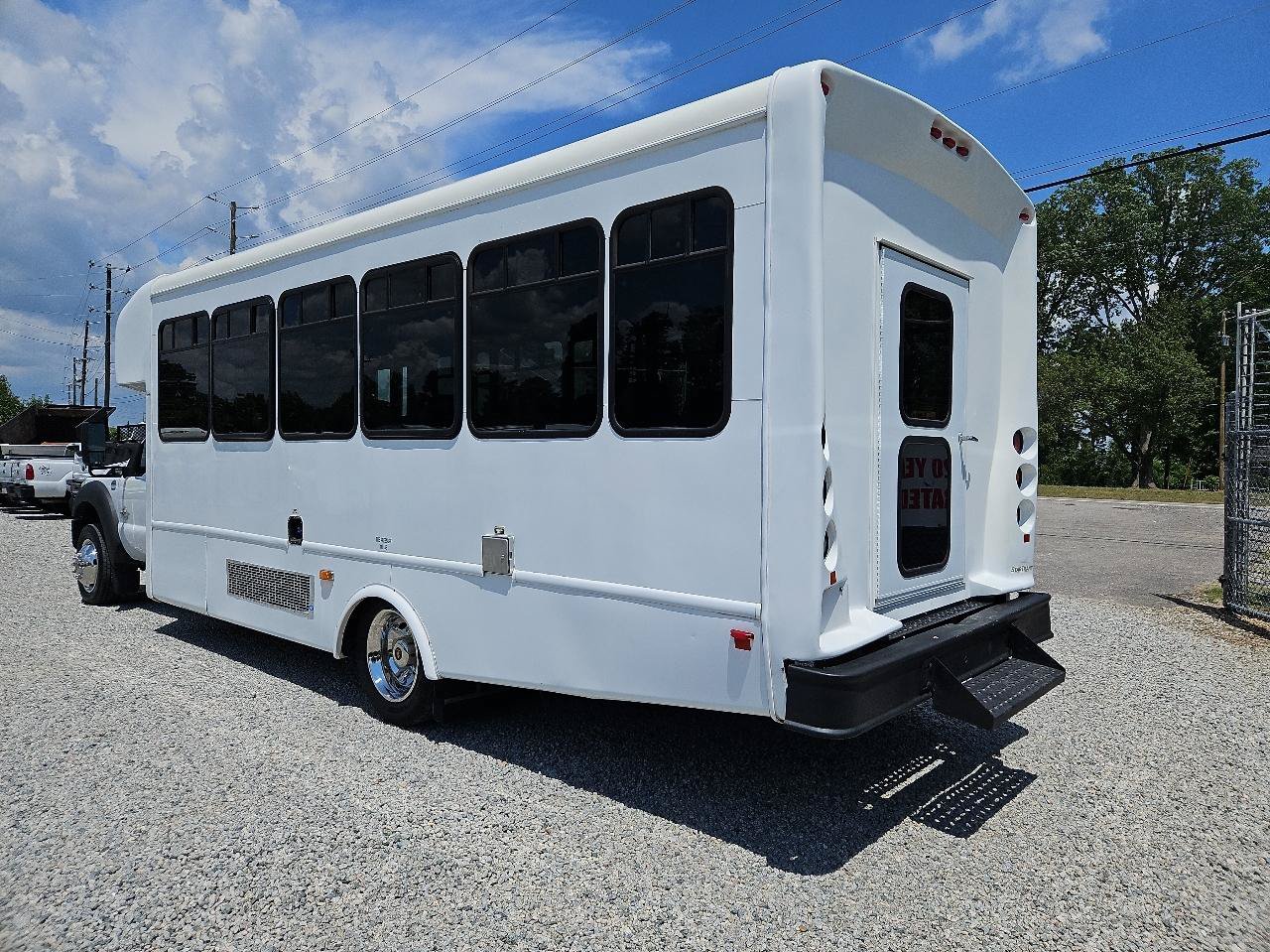 Used 2016 Ford F550 Luxury RWD image 3
