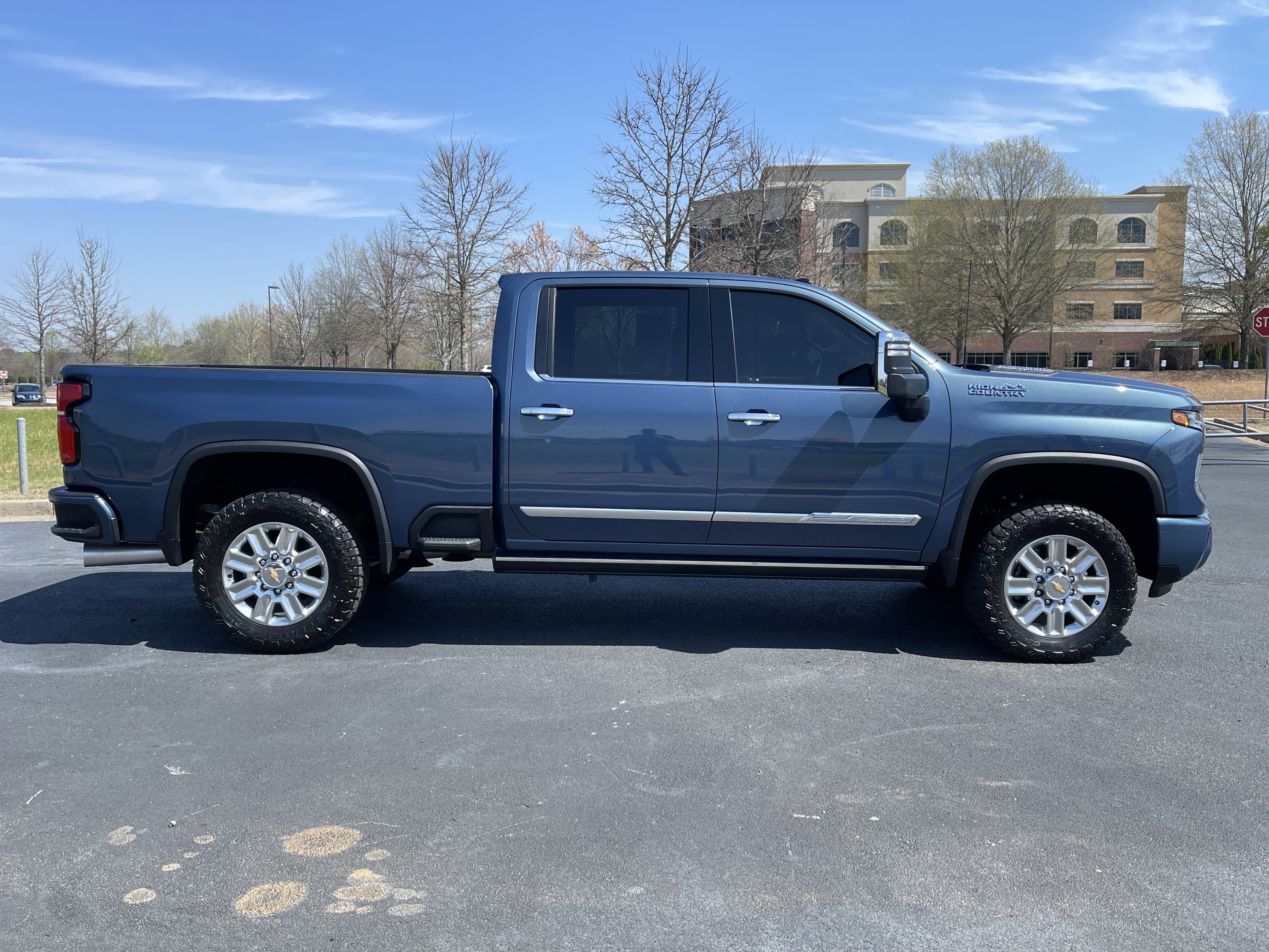 Used 2024 Chevrolet Silverado 2500 High Country w/ High Country Premium Package AWD/4WD image 10