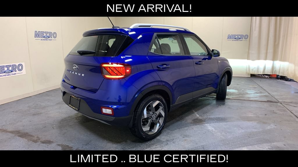 Used 2024 Hyundai Venue Limited FWD image 3
