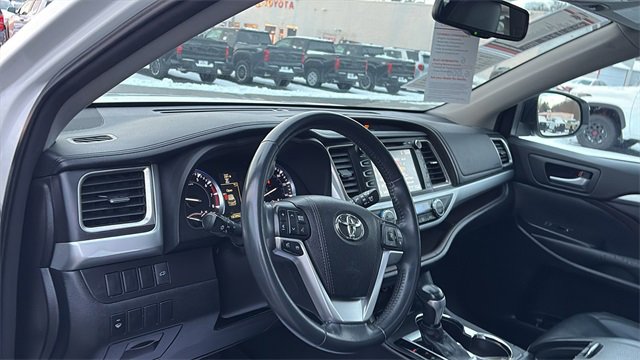 Used 2016 Toyota Highlander XLE image 10