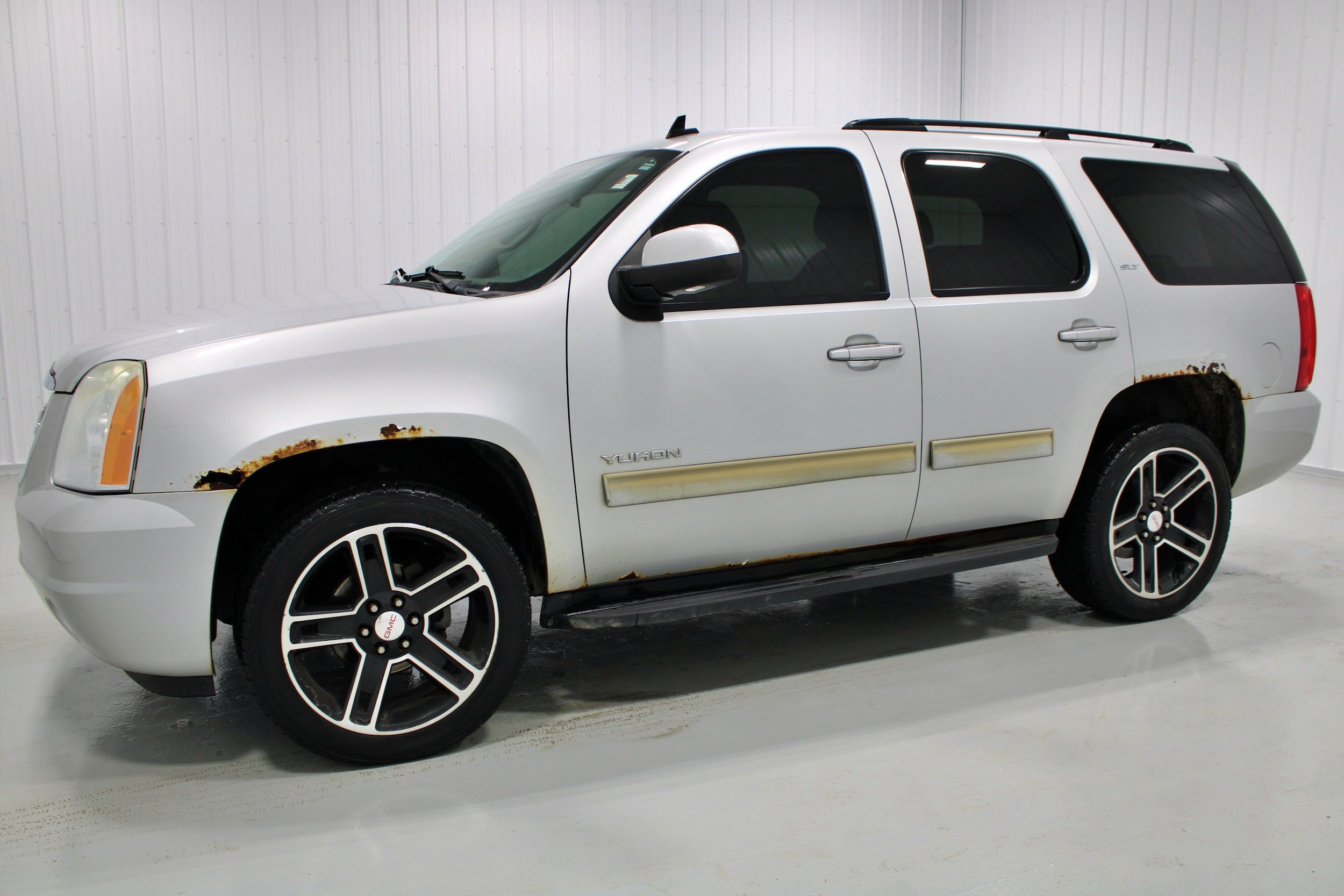 Used 2010 GMC Yukon SLT w/ SLT-2 Equipment Package AWD/4WD image 17