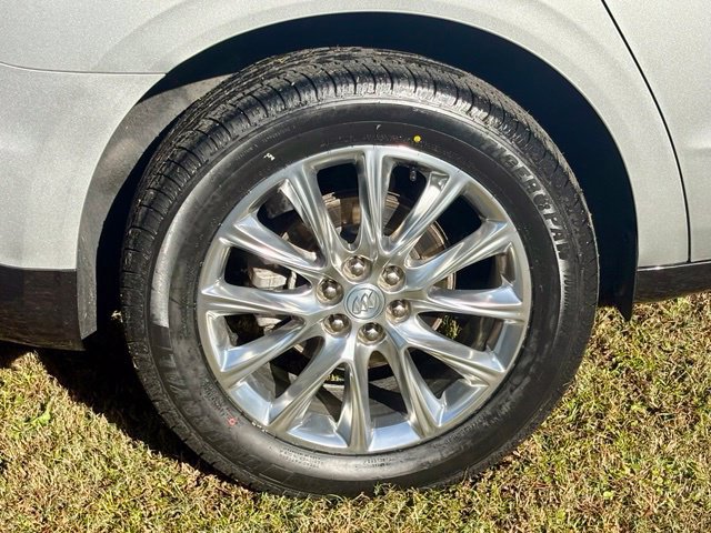 Used 2020 Buick Enclave Premium w/ Sun and Sites Package FWD image 27