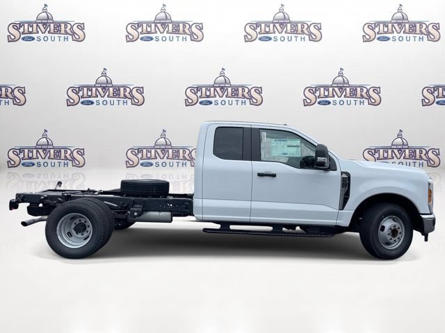 New 2026 Ford F350 XL w/ XL Chrome Package RWD image 2