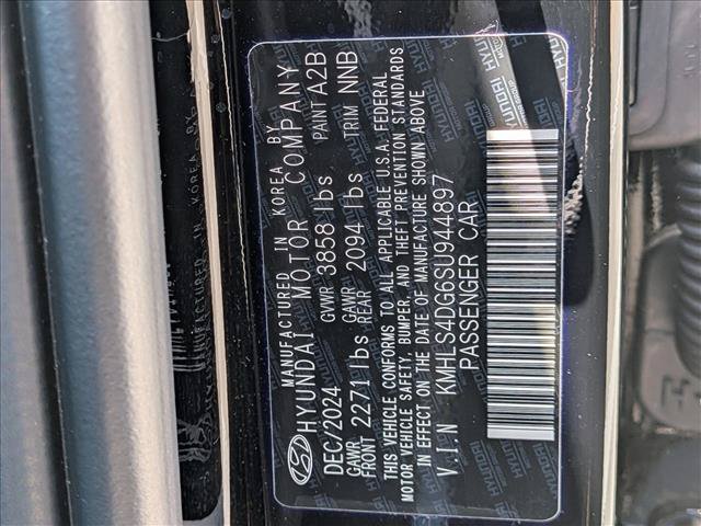 Used 2025 Hyundai Elantra SEL FWD image 24