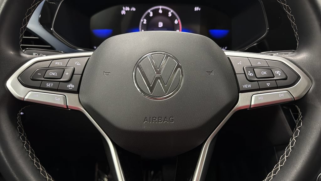 Used 2022 Volkswagen Taos SE w/ Panoramic Sunroof Package FWD image 16