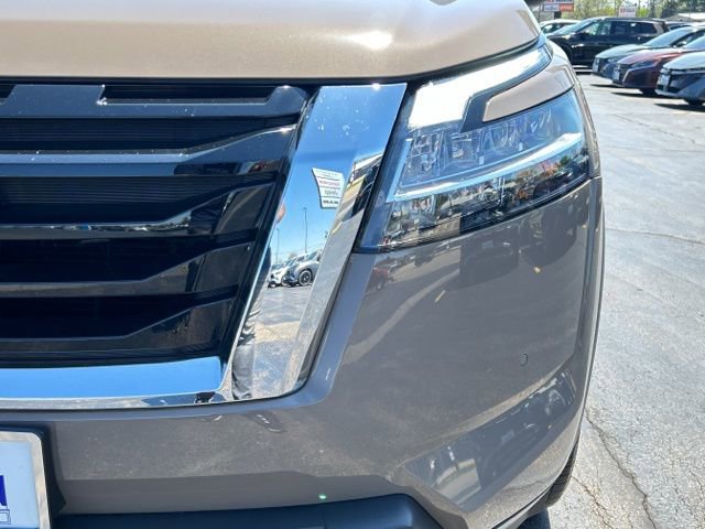 Used 2023 Nissan Pathfinder Platinum w/ Lighting Package (N93) AWD/4WD image 16