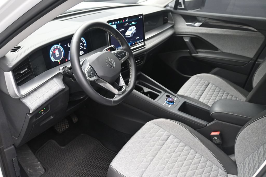 Used 2025 Volkswagen Tiguan S FWD image 19