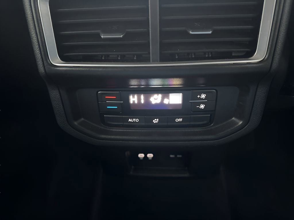 Used 2025 Volkswagen Atlas SE image 13