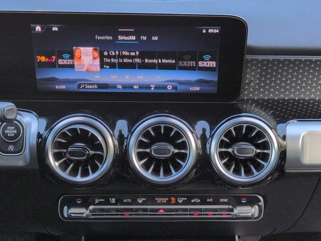 Certified 2024 Mercedes-Benz GLB 250 4MATIC image 18
