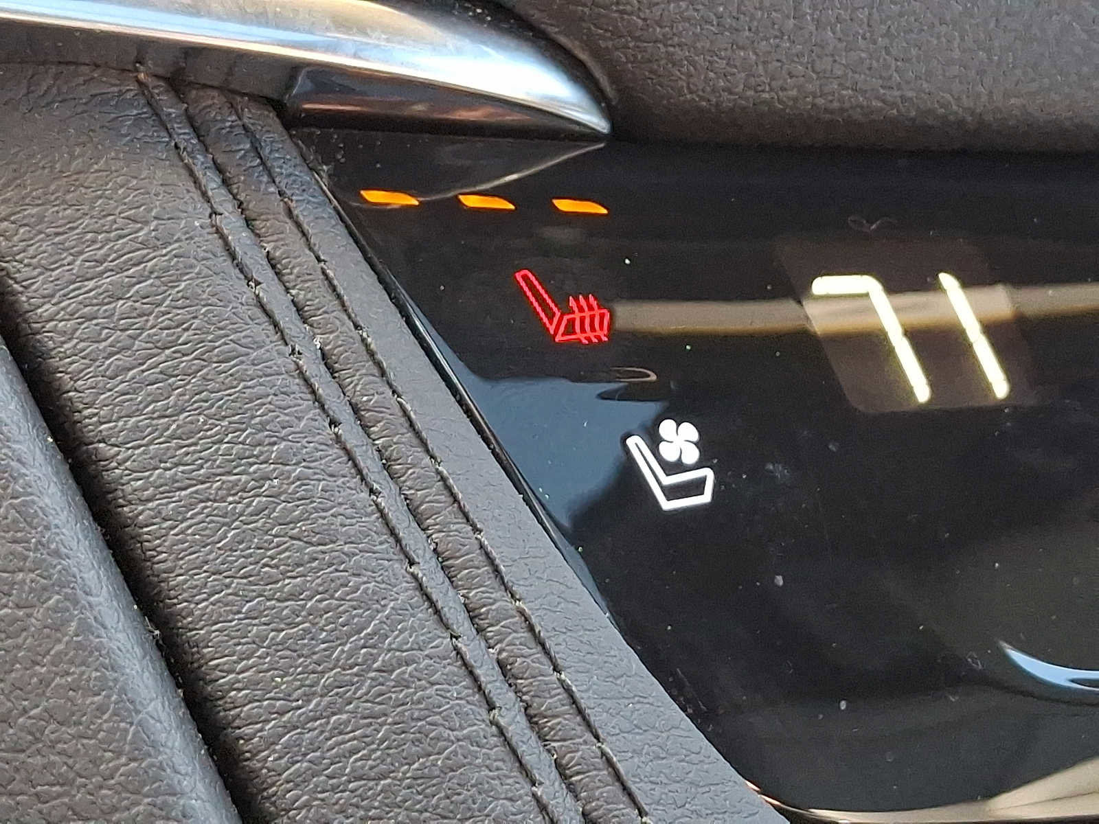 Certified 2023 Cadillac XT5 Premium Luxury w/ Technology Package image 33