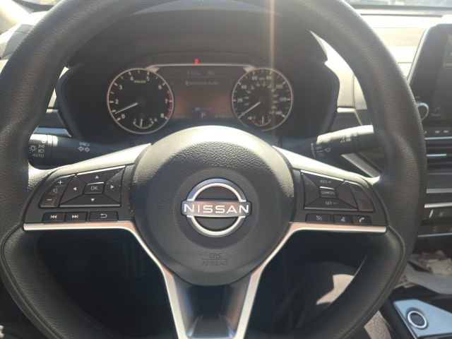 Used 2023 Nissan Altima 2.5 SV image 9