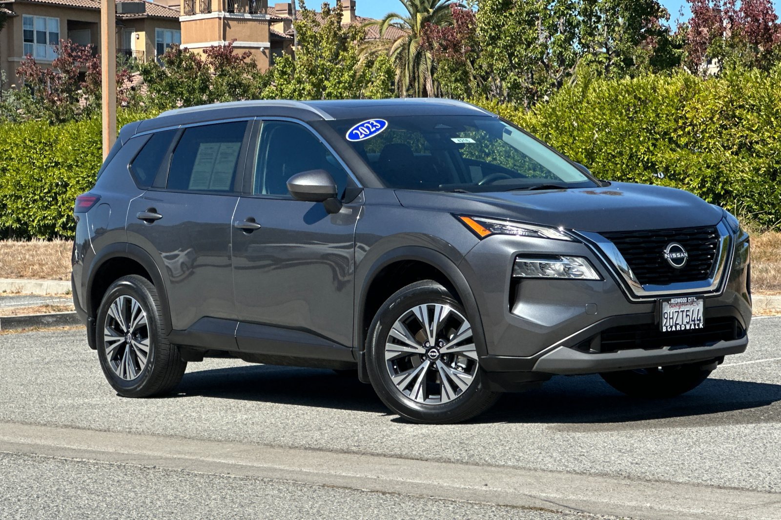 Used 2023 Nissan Rogue SV w/ SV Premium B Package FWD image 2