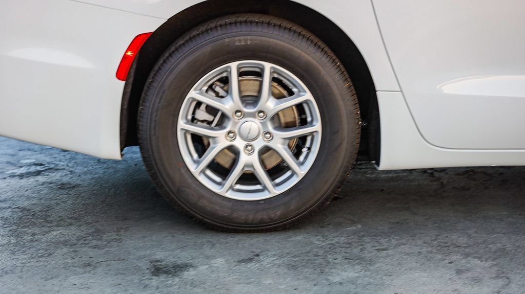 New 2027 Chrysler Pacifica Select FWD image 12
