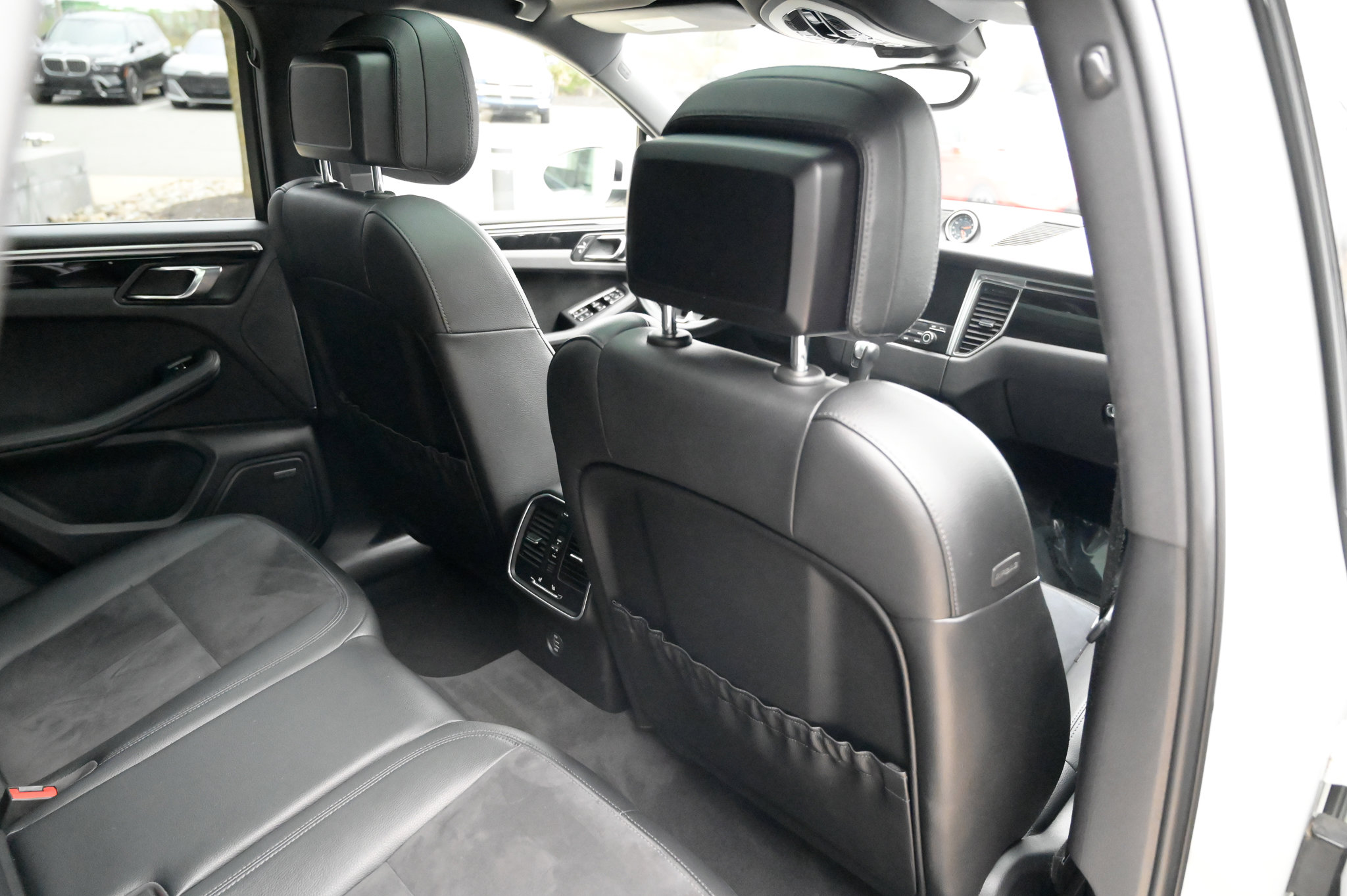 Used 2018 Porsche Macan AWD/4WD image 47