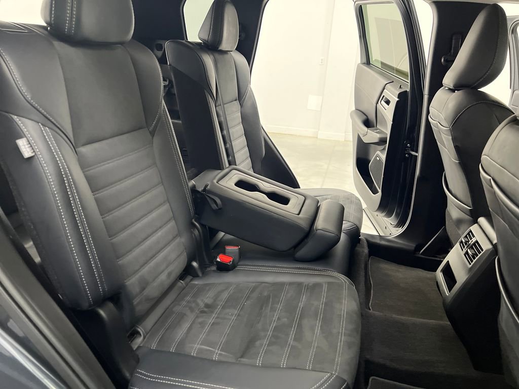 Used 2025 Mitsubishi Outlander SE AWD/4WD image 18