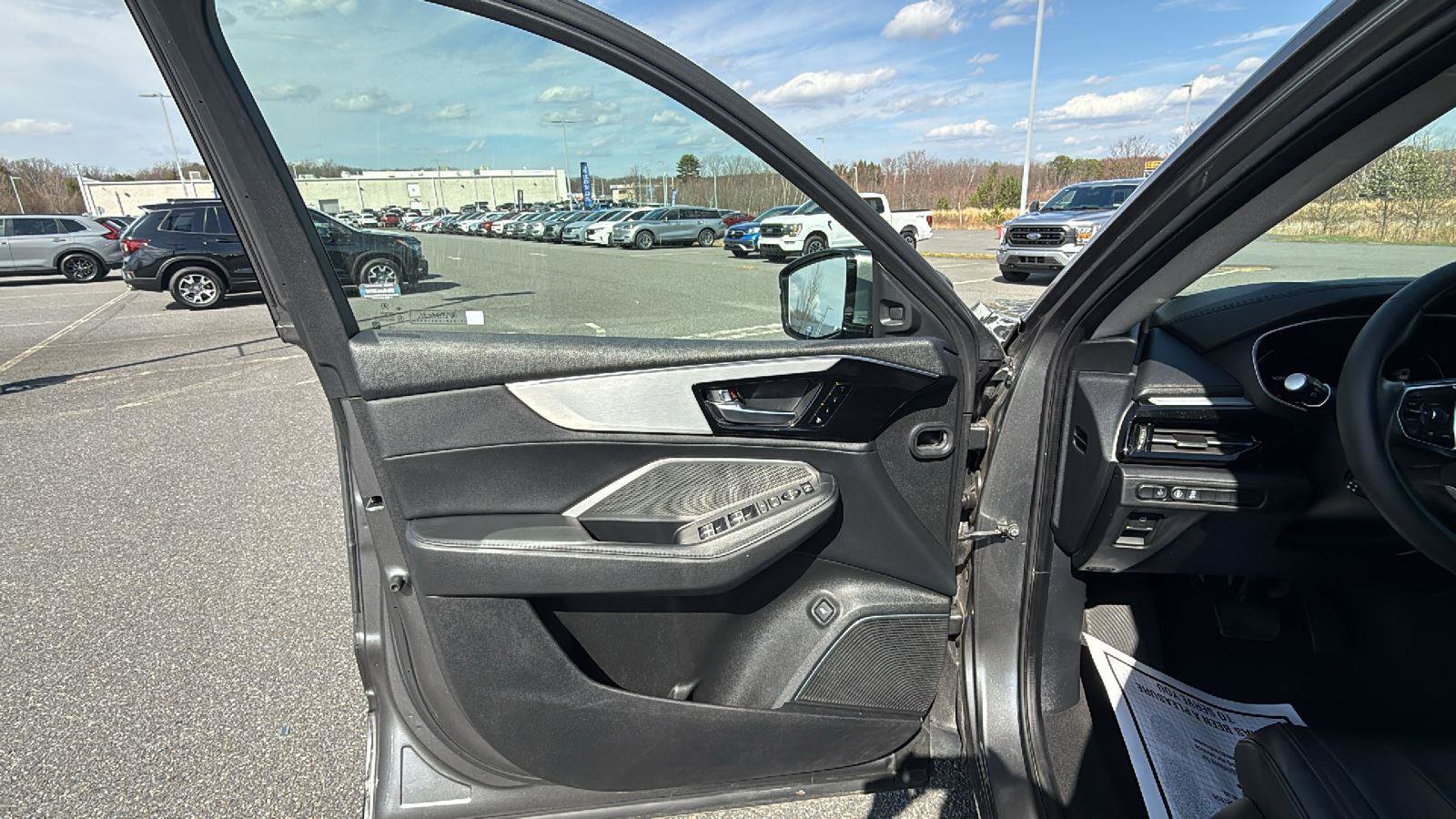 Used 2023 Acura MDX SH-AWD image 24