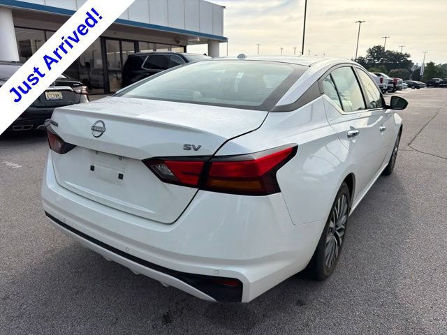 Used 2024 Nissan Altima 2.5 SV FWD image 3