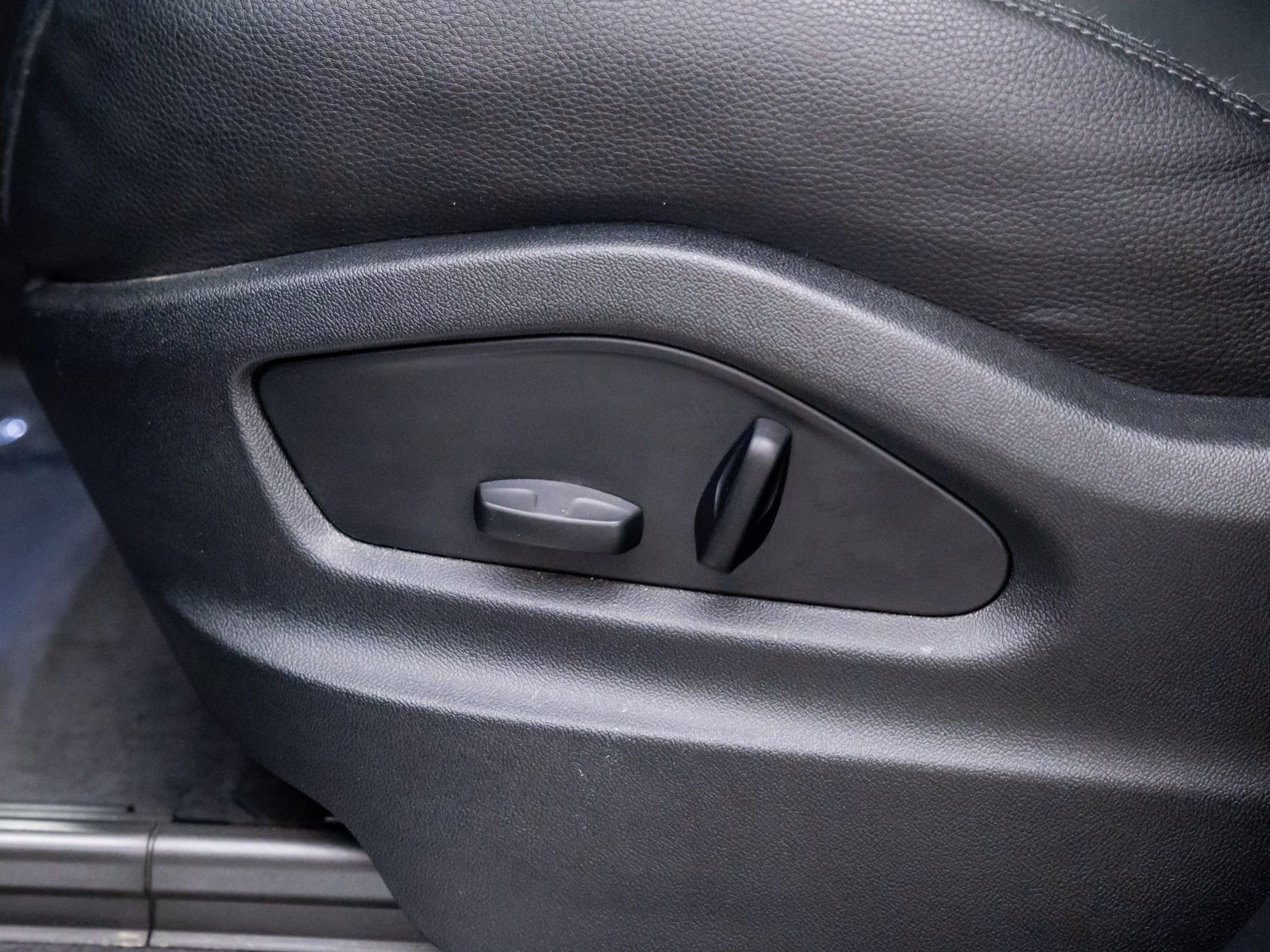 Used 2024 Porsche Cayenne image 16