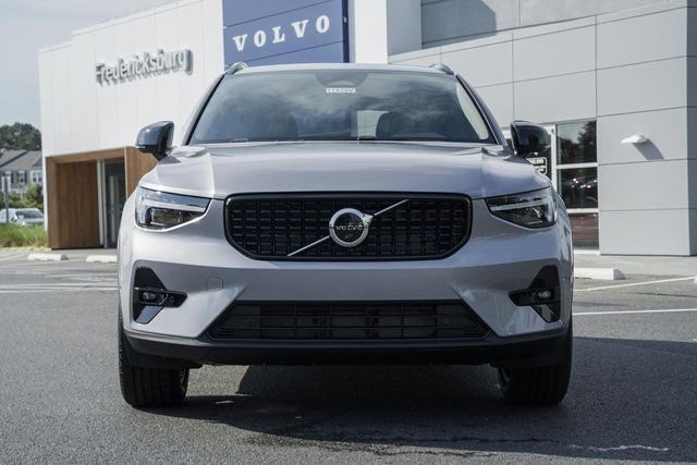 Used 2026 Volvo XC40 B5 Plus w/ Protection Package Premier image 2