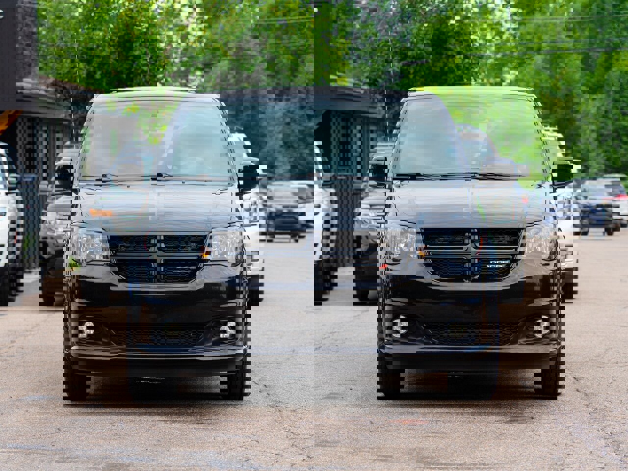 Used 2018 Dodge Grand Caravan SE image 2